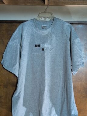 Nike Gray Men's Basketball Short-Sleeve Tee